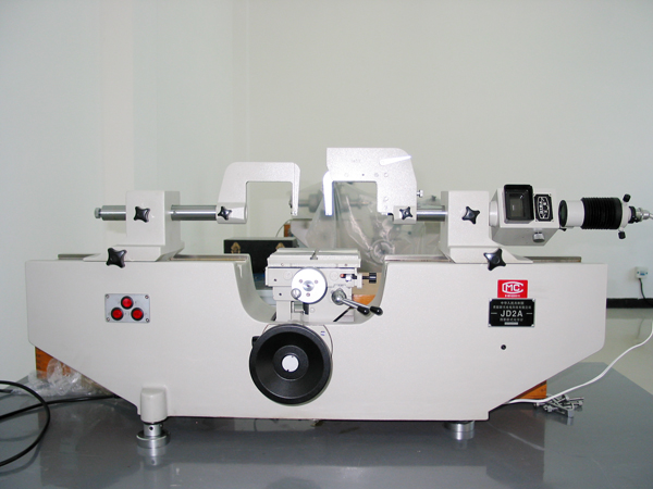 萬(wan)能測長儀(yi)-鷹牌軸承(chéng)